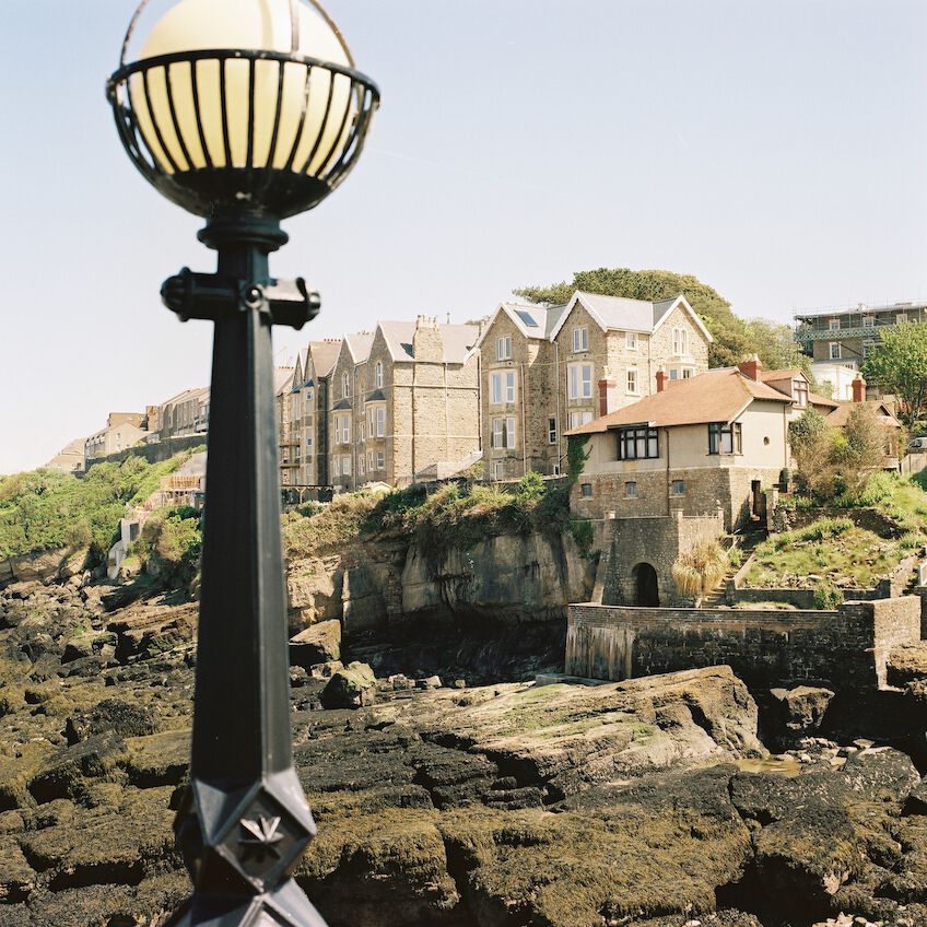 Street lamp in front of some houses overlooking the cliff